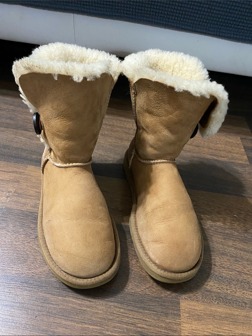 UGG Bailey Button Boot - Chestnut Size 6